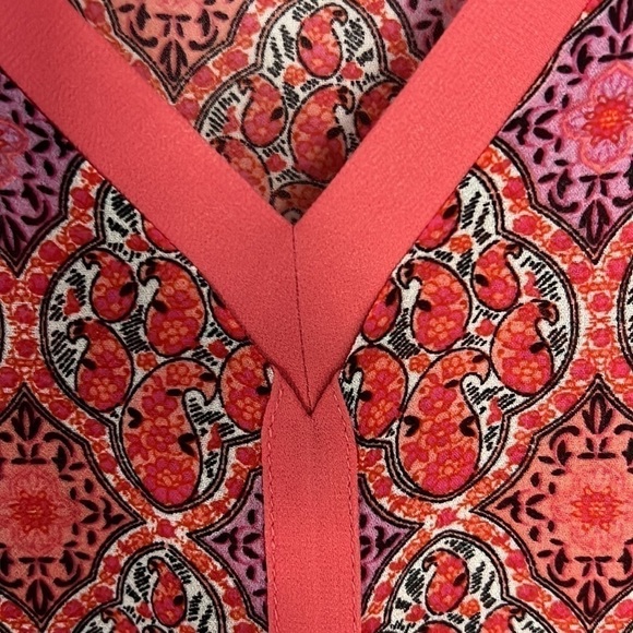 Woman’s Size Small Lightweight Sheer Blouse. Office, V Neck - Picture 8 of 9